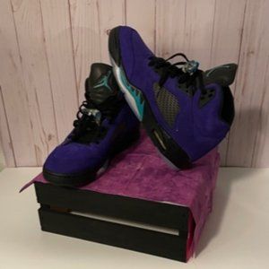 Jordan Retro 5 Grape Ice EUC 10/10  Size 9.5